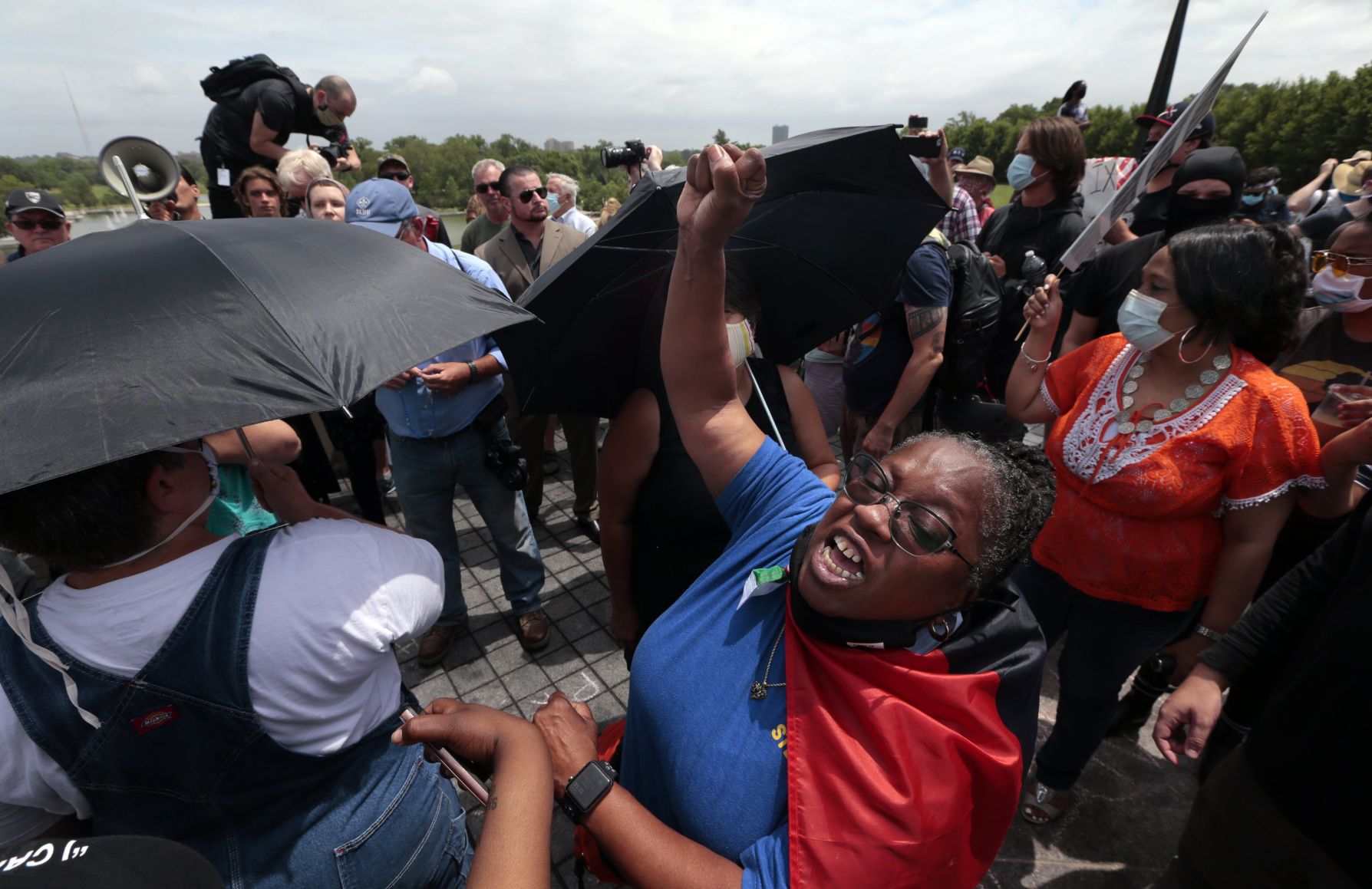 Protest over statue of St. Louis' namesake